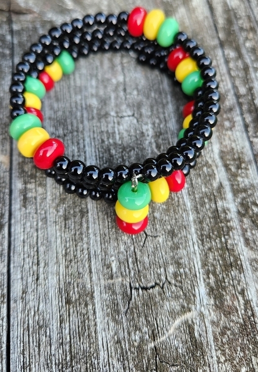 Hand Crafted Memory Wire Beaded Bracelet Black Green Yellow Red Juneteenth Small - Picture 2 of 9